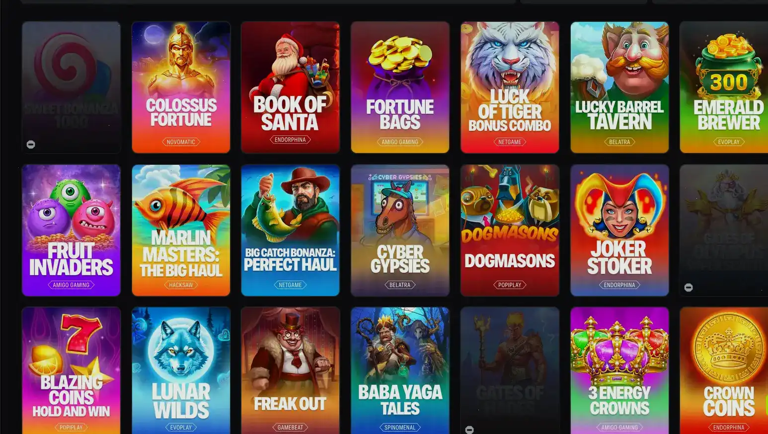 Интерфейс игрового зала казино Куш с множеством слотов